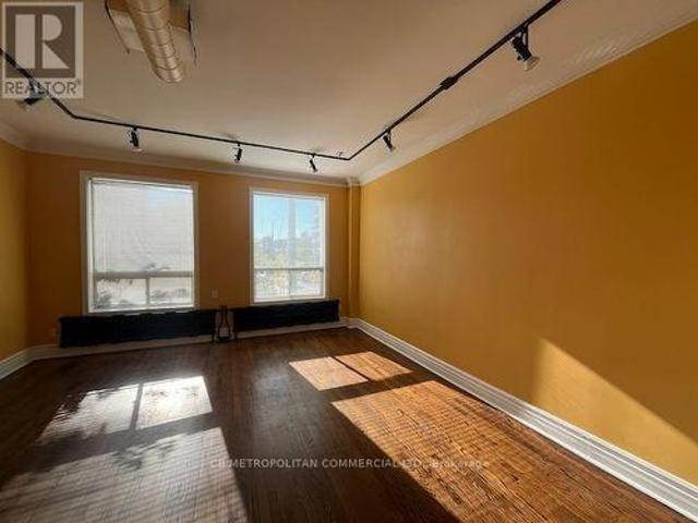 401 Spadina Avenue, Toronto, ON, M5T 2G6 house for lease | Listing ID C13833 | Royal LePage