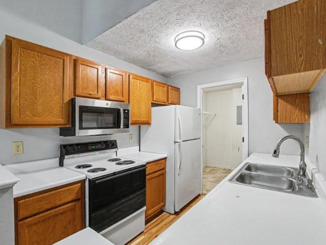 401 Poinsetta Court # 12