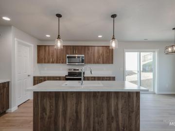 401 Reindeer Ave