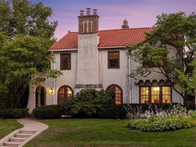 401 W Minnehaha Parkway