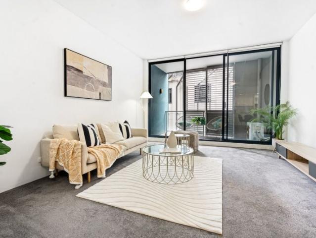 402/49 53 Regent Street, Chippendale | Village Property