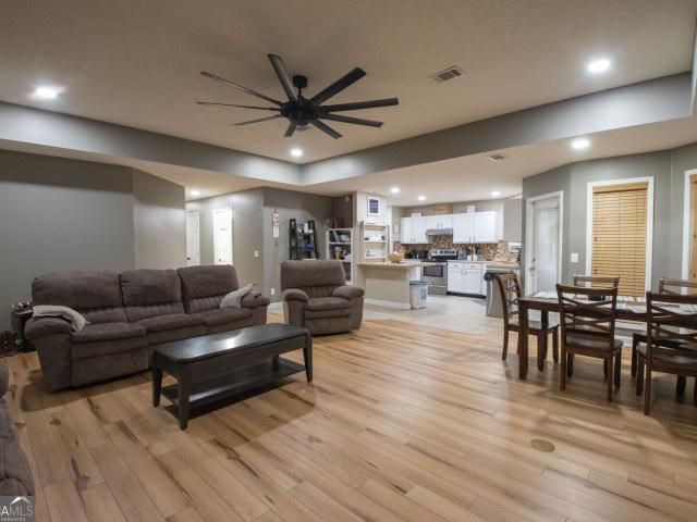 4024 MEADOW Circle