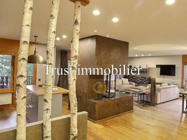 4027L. Bel appartement 4.5 pcs à louer, centre de Crans