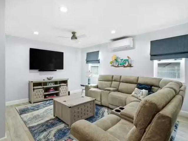 4021 LAYANG LAYANG CIR APT A, CARLSBAD, CA 92008
