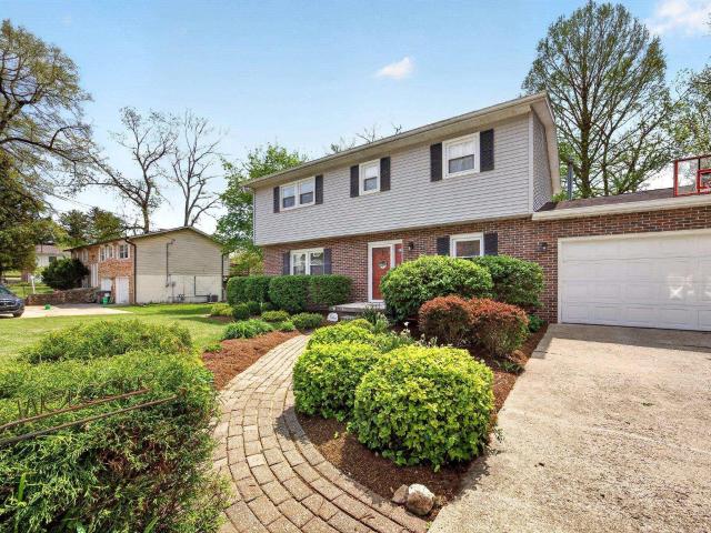 4021 W Glen Oaks Drive