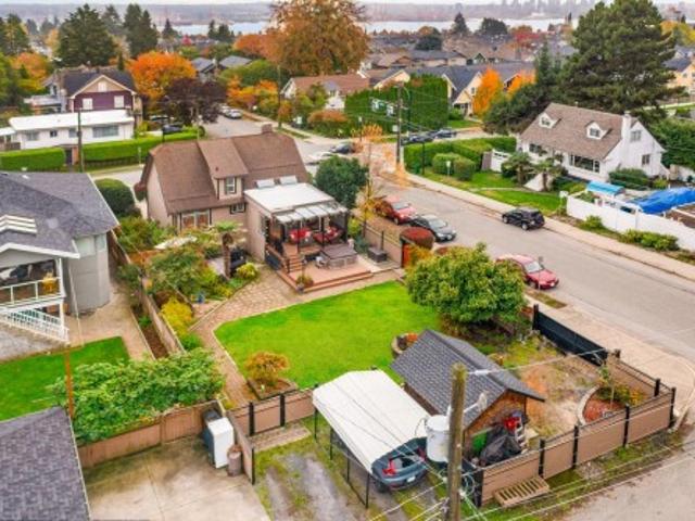402 13Th Street E, North Vancouver, BC, V7L 2M1 house for sale | Listing ID R3179 | Royal LePage