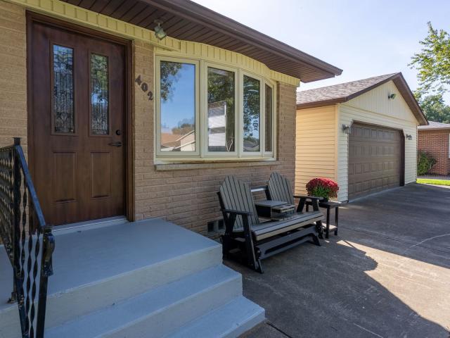 402 4th Avenue W