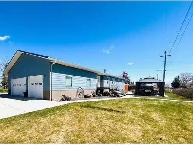 402 5 Avenue East, Oyen, AB, T0J 2J0 house for sale Listing.