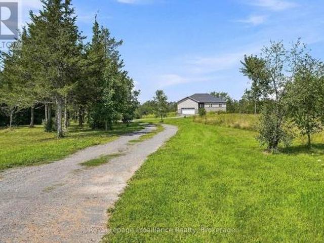 402 Black Road, Prince Edward County Sophiasburg Ward, ON, K0K 1W0 house for sale | Listing ID X13707 | Royal LePage