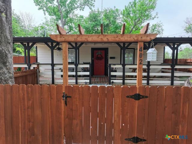 402 E Virginia Ave, Seadrift, TX 77983 | MLS #568240