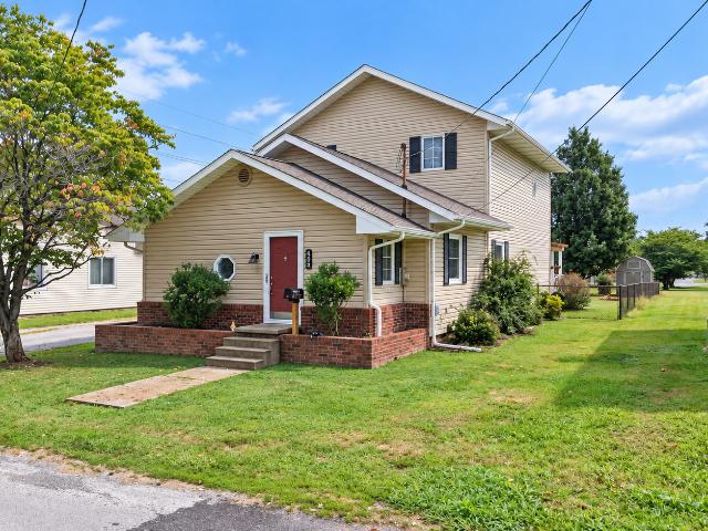 402 E Belleville Avenue