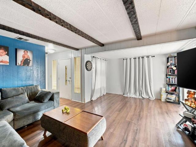 402 Los Encinos Avenue 402