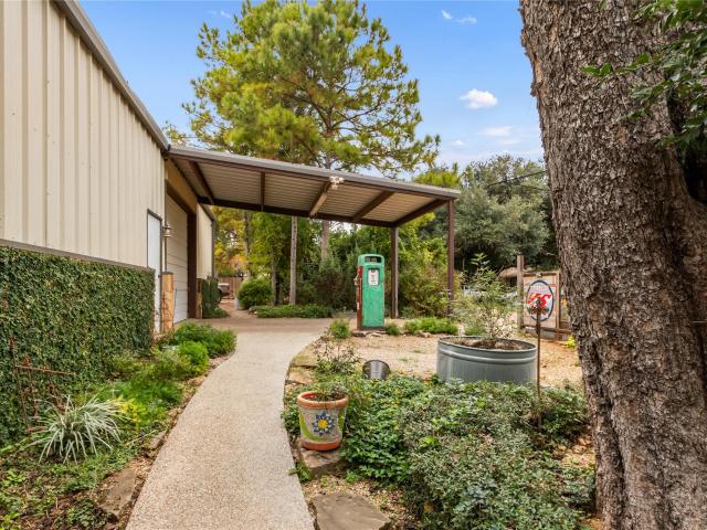 402 Magnolia St