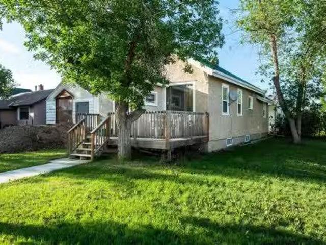 402 Main Street, Trochu, AB, T0M 2C0 house for sale Listing.