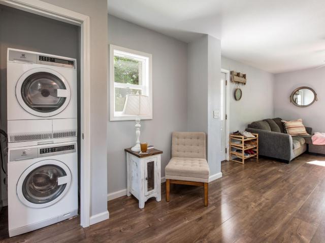 402 Sanstead Street W