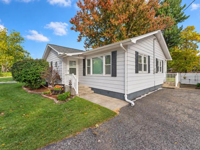 402 W Daumer Road