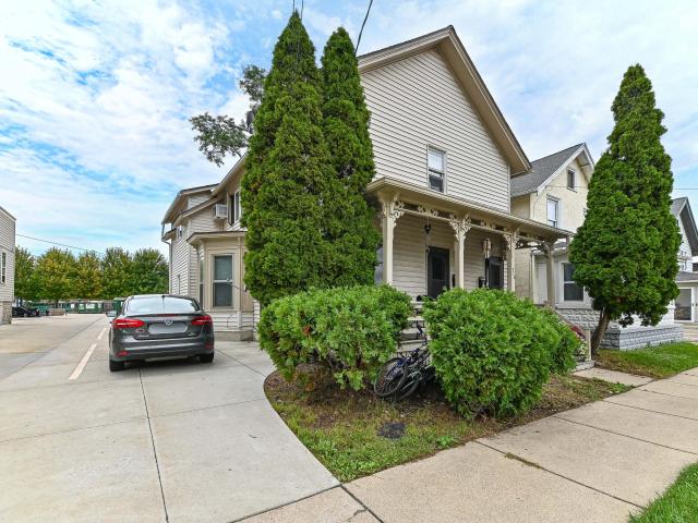 402 Wisconsin Ave, Unit 404 406, 716 Maple Ave