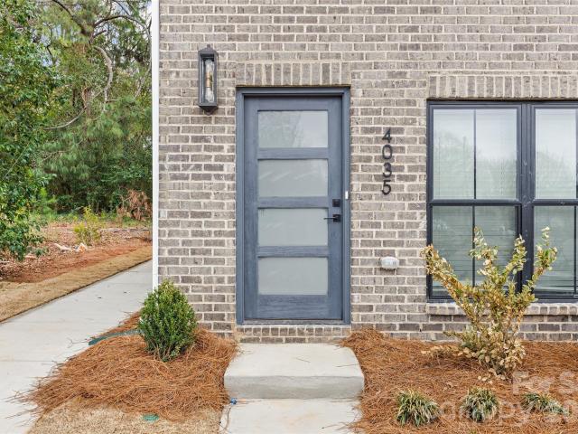 4039 S Tryon Street
