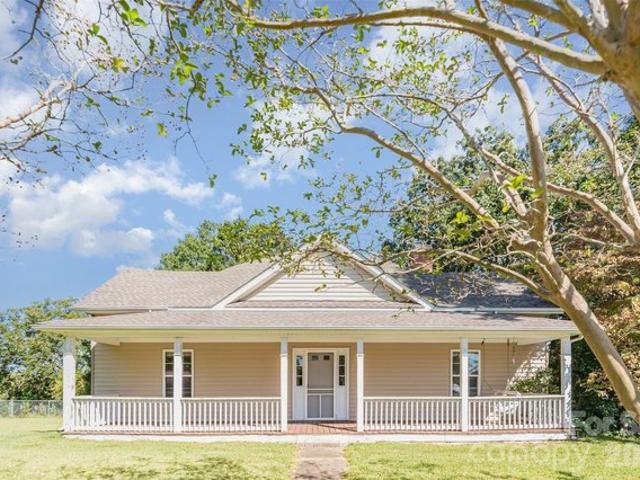 4030 Peachtree St, Hickory Grove, SC 29717