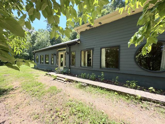 4033 New Highway 96 W
