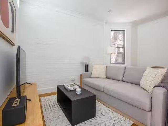 403 E 69th St, Lenox Hill 2 Bedroom 1 Bath