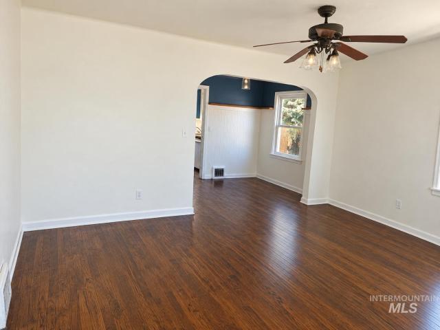 403 E Lincoln