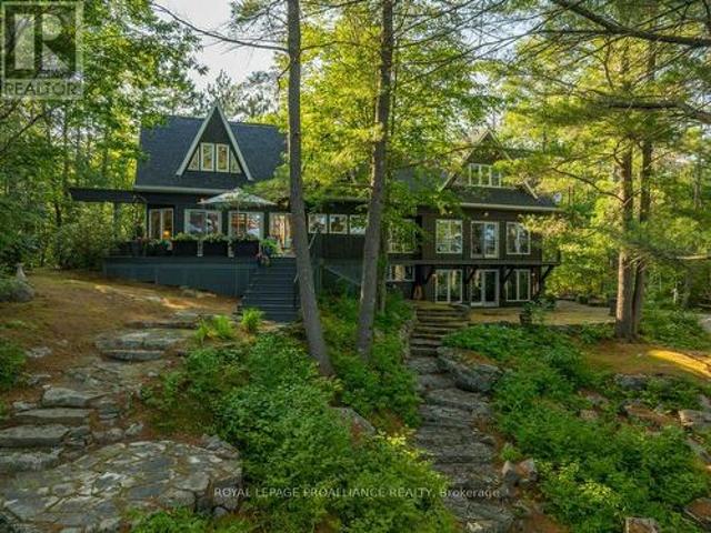 403 Henniger Road, Addington Highlands, ON, K0H 1K0 Luxury House for sale | Listing ID X13129 | Royal LePage Carriage Trade Luxury Properties