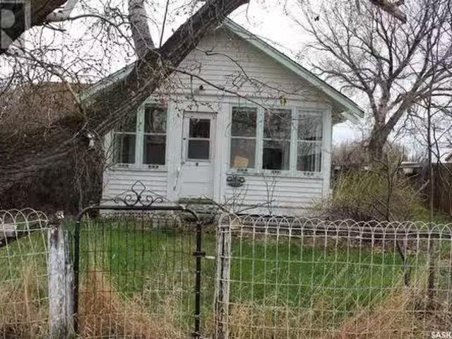403 Main Street, Climax, SK, S0N 0N0 house for sale Listing.