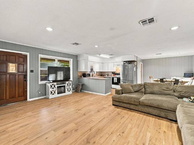 403 S Hamilton