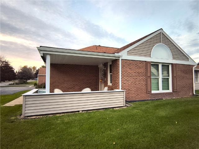 403 Surrey Ln