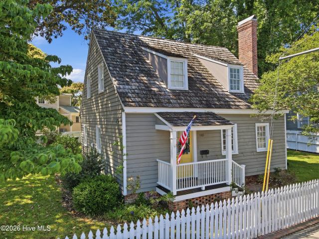 403 Queen Street