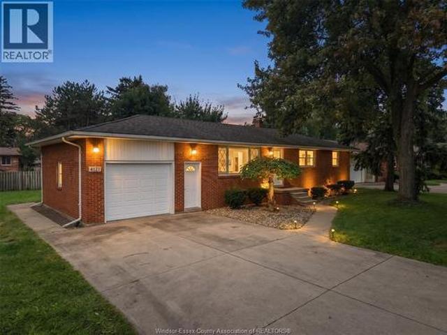 4045 Dougall Avenue, Windsor, ON, N9G 1X4 house for sale | Listing ID 26023 | Royal LePage