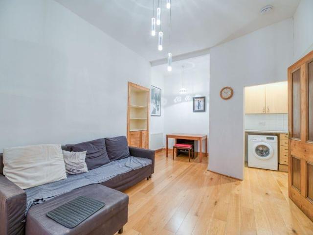 4042L – Moat Street, Edinburgh, EH14 1PL 1 bed flat to rent £975 pcm £225 pw