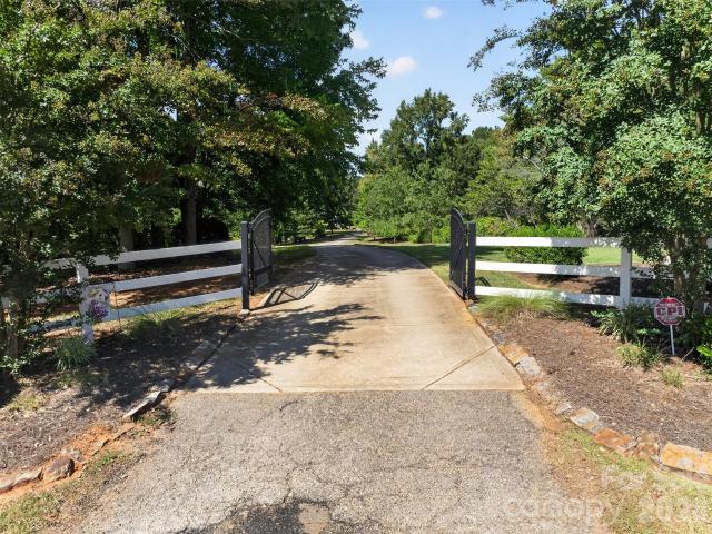 4043 Thompson Road