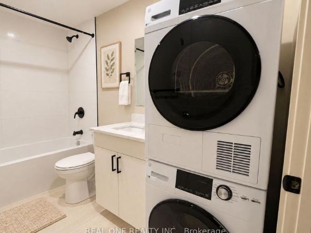 404 810 King Street W, Hamilton