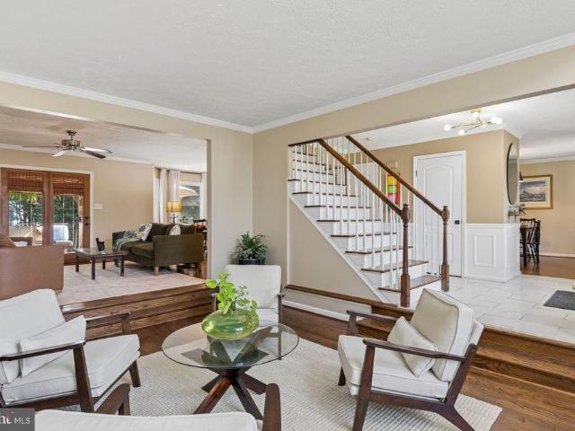 404 Crofton Court