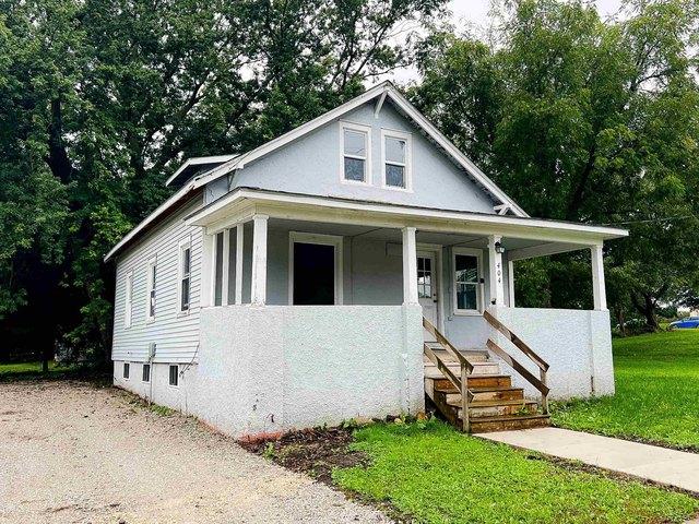 404 E Clark St, Fayette, IA 52142