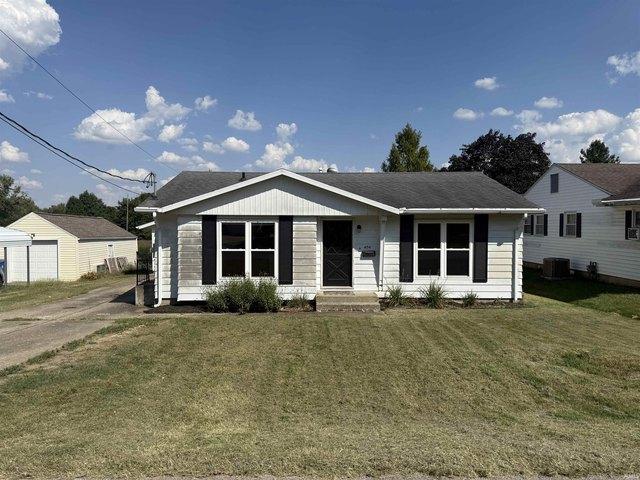 404 Lewis Ave, Lawrenceville, IL 62439