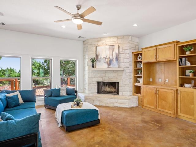 404 Saddlehorn Dr