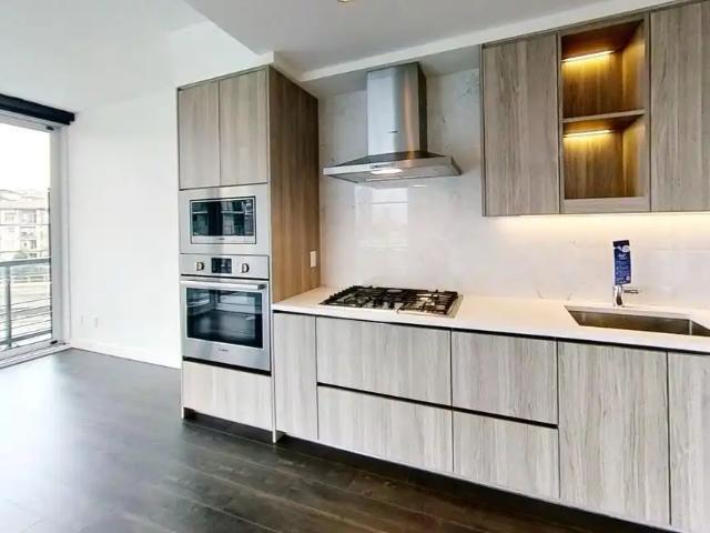405 4730 LOUGHEED HIGHWAY