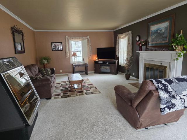 405 Clary Street W