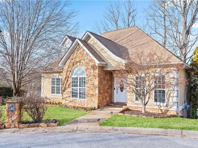 405 Creek View Court