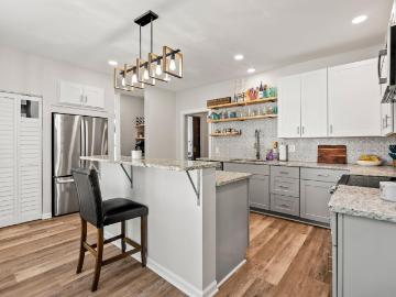 405 Ave 1 NE