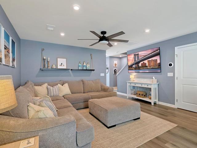 405 El Camino Dr. A