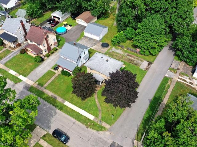 405 Oak Knoll Avenue SE