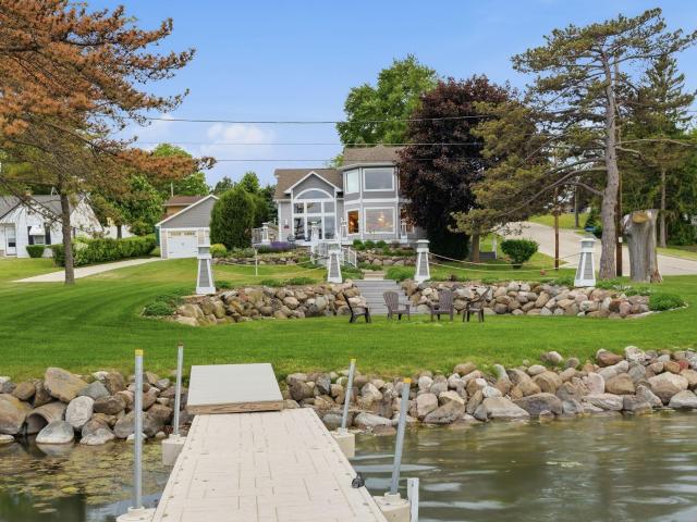 405 Lake Dr