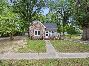 405 NE 3rd Street