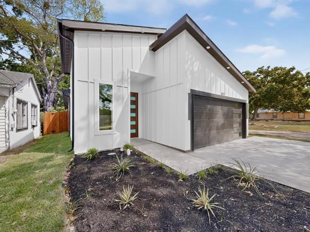 405 NE Front Street
