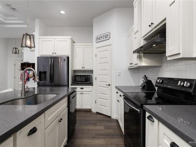 405 Scarlett Red Court