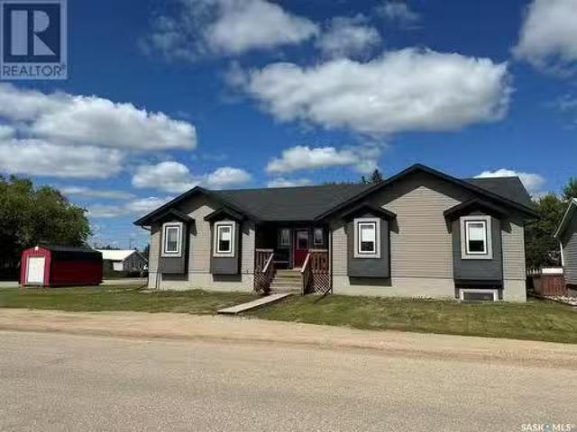 405 Second Avenue E, Spiritwood, SK, S0J 2M0 house for sale.